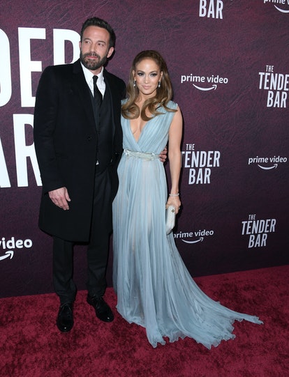 Jennifer Lopez en robe bleue Elie Saab, 2021.