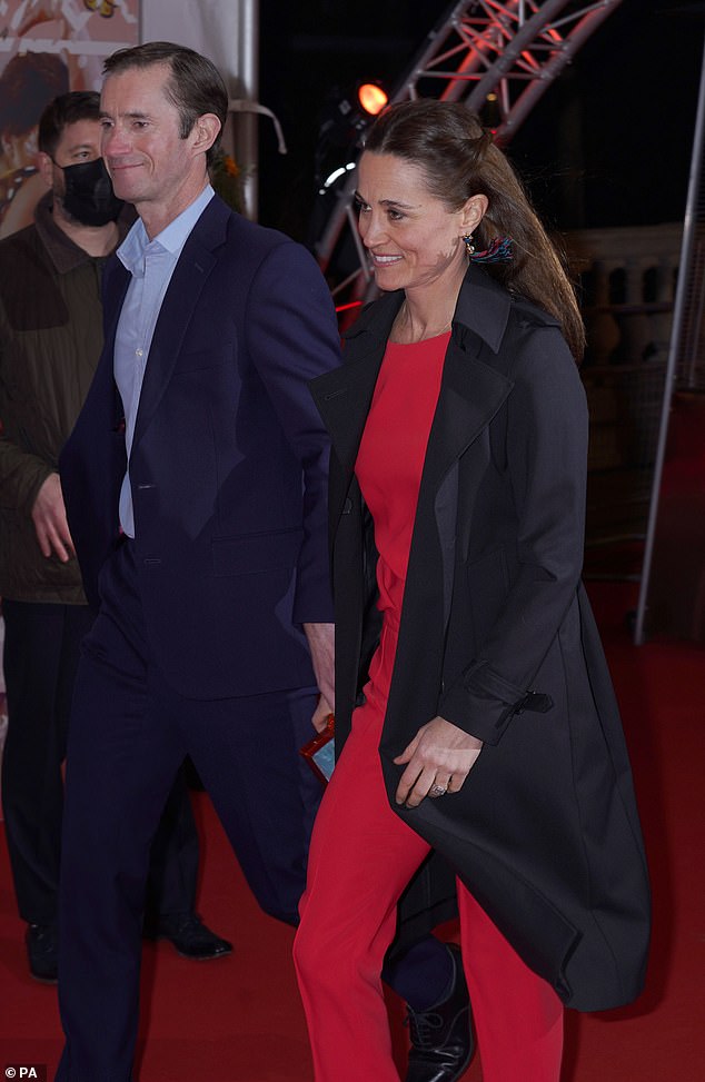 Le couple, qui a célébré le 40e anniversaire de Kate Middleton ce dimanche avec une liaison intime, avait l'air détendu ce soir