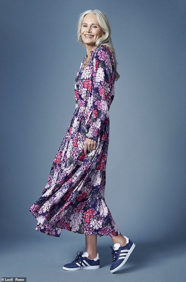 Robe longue à imprimé floral, 220 £, jigsaw-online.com;  baskets, 56 £, Adidas sur asos.com
