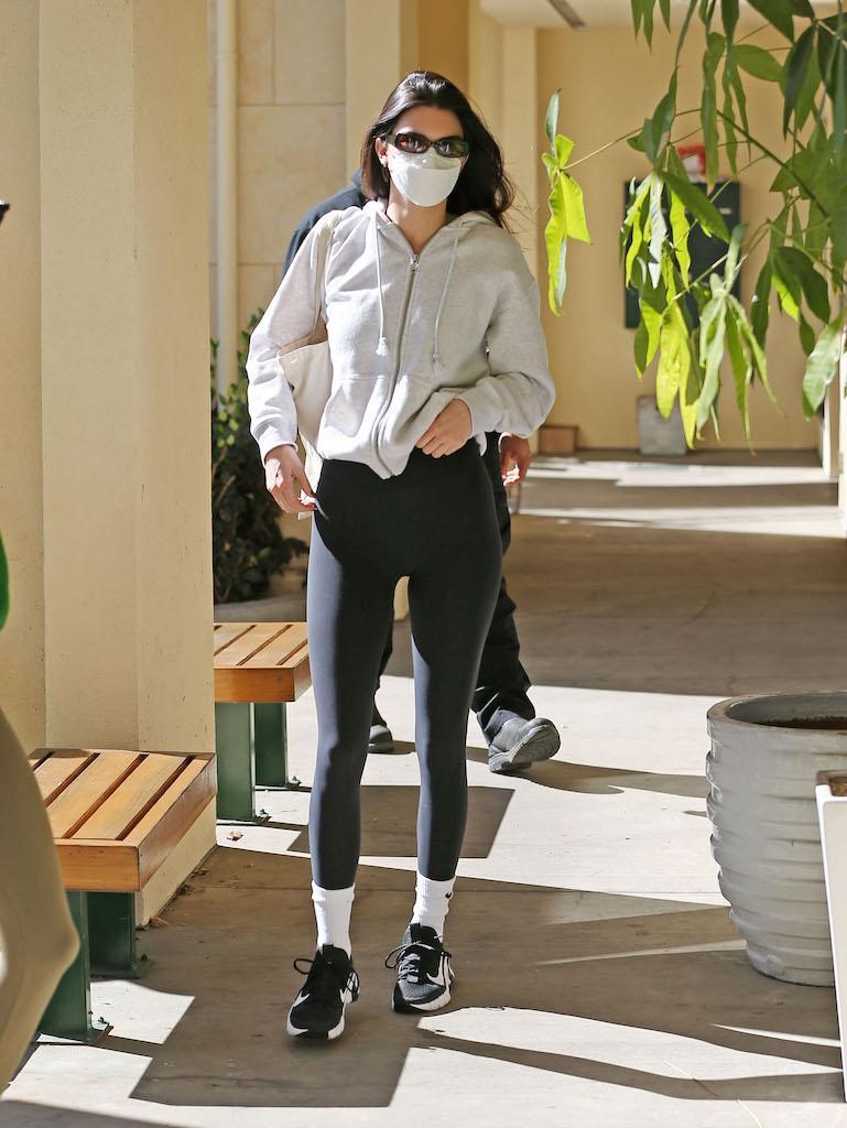 Hailey Bieber arrivant au Pilates à Los Angeles le 27 janvier 2022. - Crédit : TheCelebrityfinder/MEGA