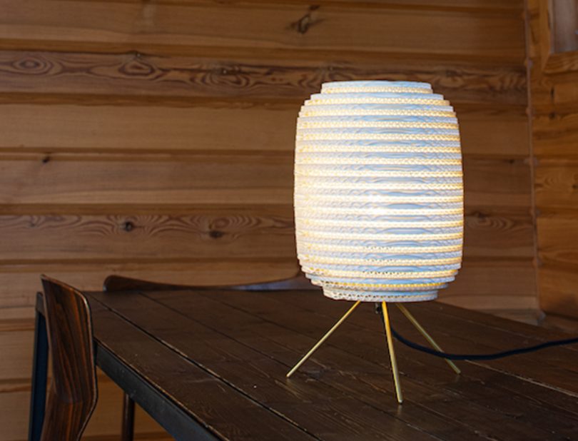 Lampe de table blanche Ausi par Graypants Inc.