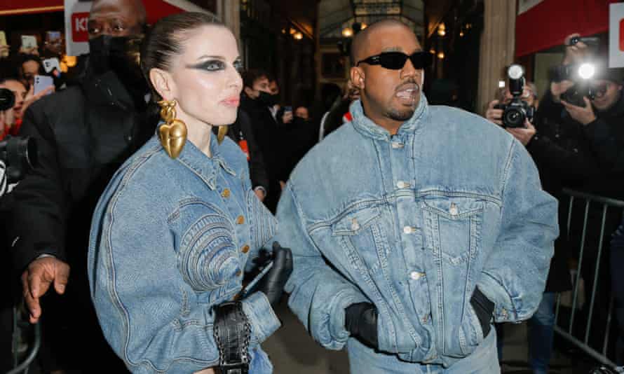 Ye, anciennement Kanye West, est sorti à la Fashion Week de Paris le mois dernier.
