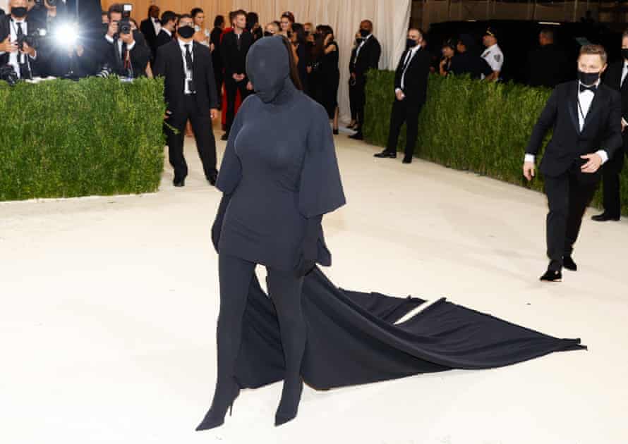Kim Kardashian arrive sur le tapis rouge du Met Gala à New York en septembre 2021.