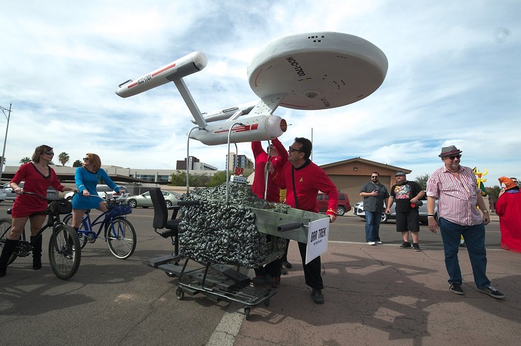 Une voiturette sur le thème de Star Trek au Phoenix Idiotarod en 2017. - BENJAMIN LEATHERMAN