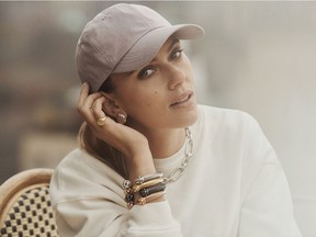 Scarlett Johansson joue dans la campagne Come Closer pour les bijoux David Yurman.